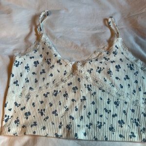 Floral cropped lace tank top